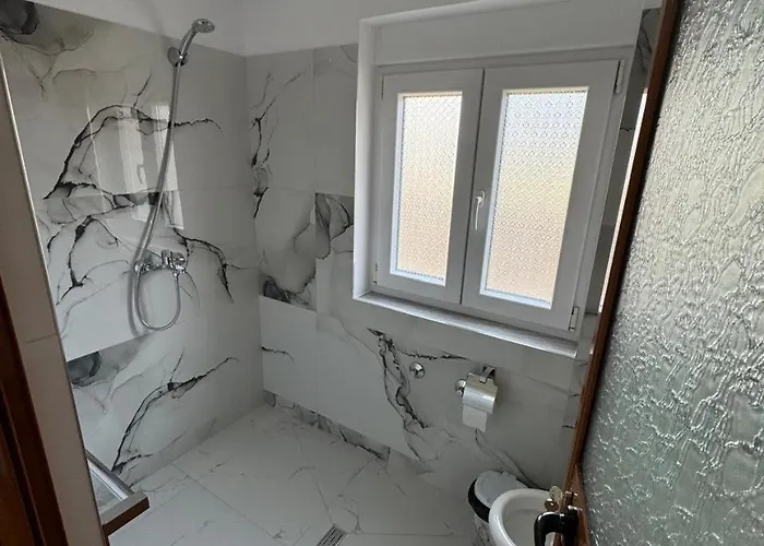 Unique * Πόγραδετς